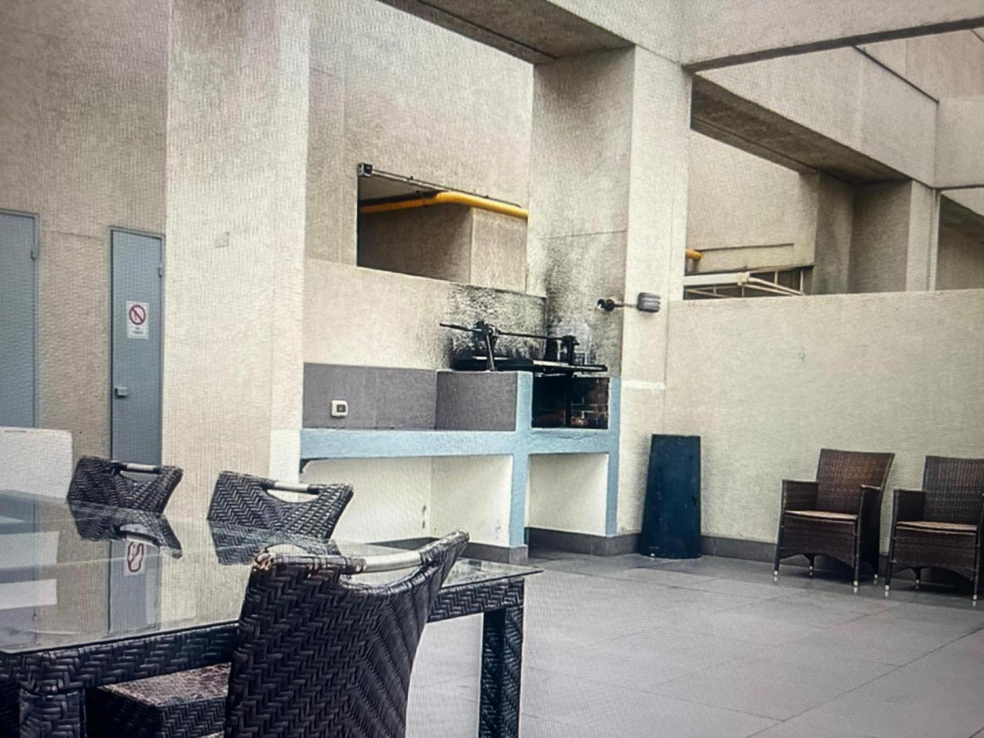 Cerca Movistar Arena Y A Pasos Del Metro Universidad De Chile Con Estacionamiento Santiago del Cile Esterno foto